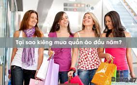 mua quần áo đầu năm